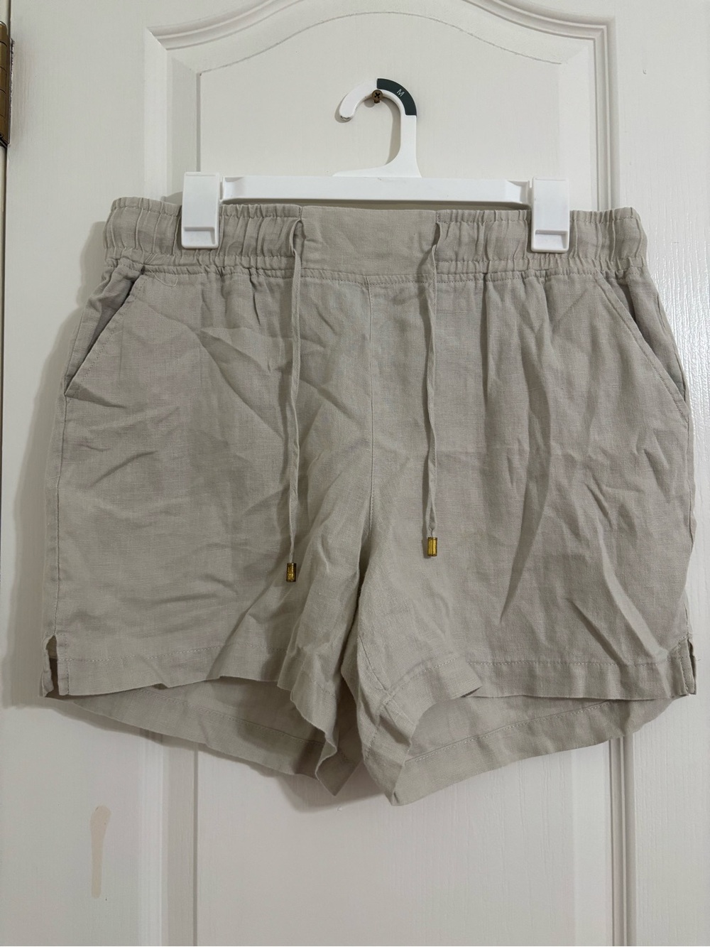 Ellen Tracy Light Taupe Elastic Waist Linen-Blend Shorts